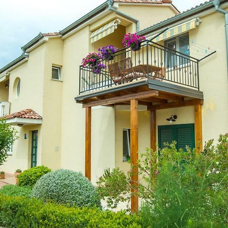Apartments Emma Биоград на Мору Екстериор снимка