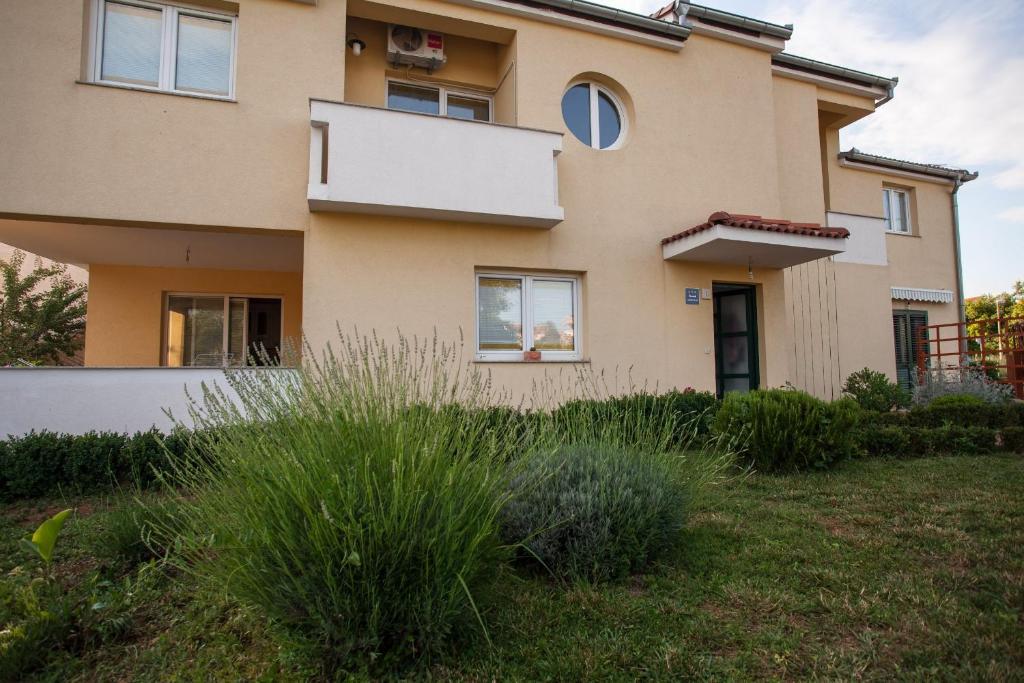 Apartments Emma Биоград на Мору Екстериор снимка