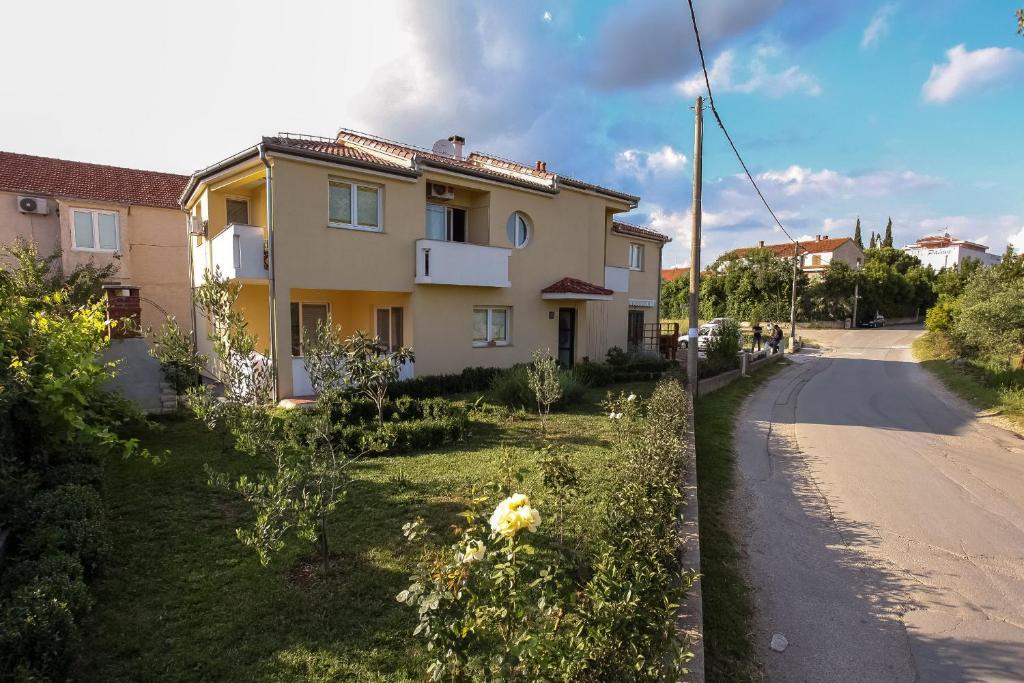 Apartments Emma Биоград на Мору Екстериор снимка