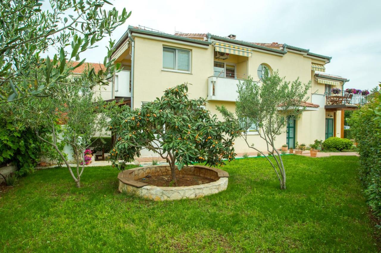 Apartments Emma Биоград на Мору Екстериор снимка