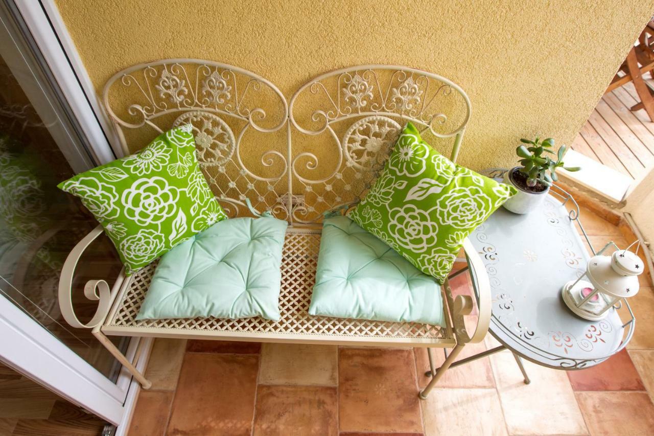 Apartments Emma Биоград на Мору Екстериор снимка
