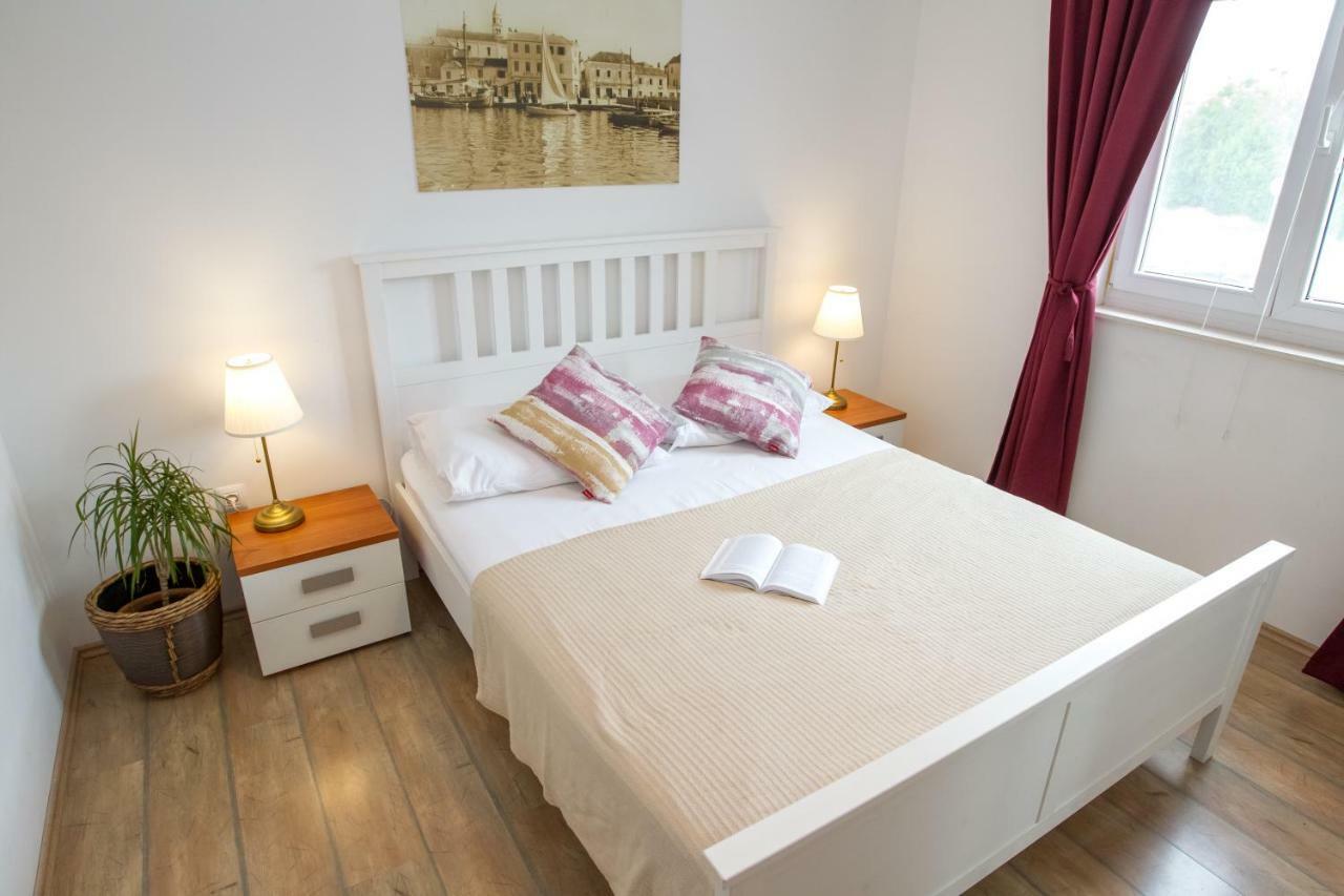 Apartments Emma Биоград на Мору Екстериор снимка